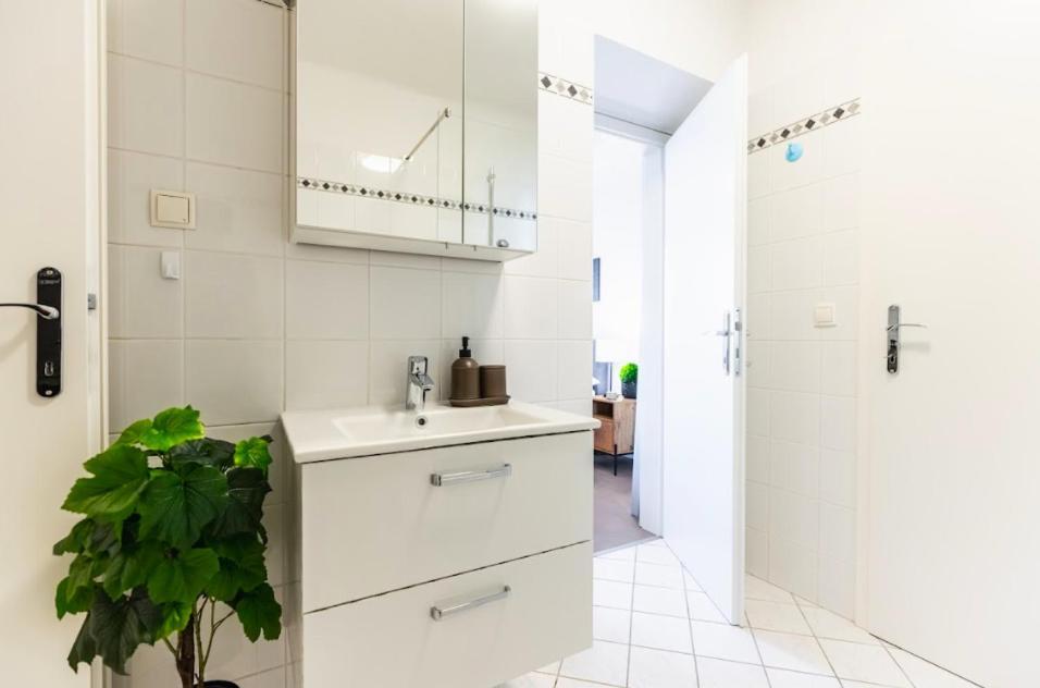 Experience Central Vienna From A Stylish And Modern Apartment المظهر الخارجي الصورة